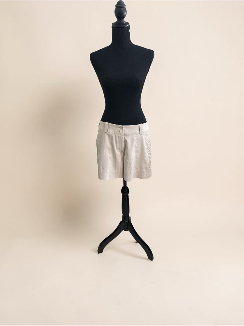 Nike Golf Women's Cream Shorts with Button Waist